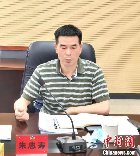 第一提案人朱忠壽交流發(fā)言?！埿≤?攝