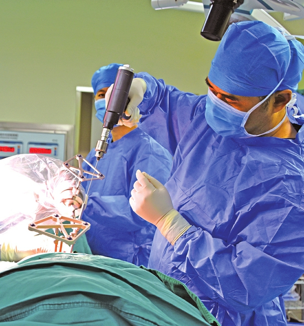 推動醫(yī)療行業(yè)發(fā)生深刻變革——手術(shù)機器人 原來這么溜